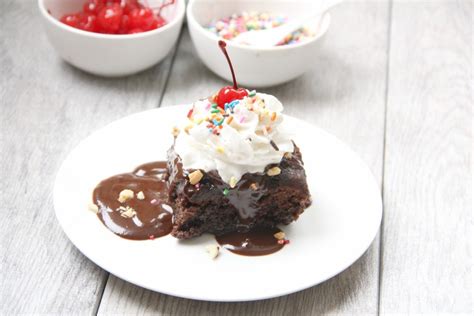 Slow Cooker Hot fudge Sundae cake