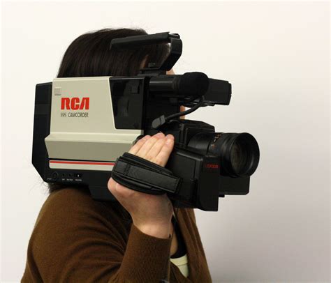 File:RCA VHS shoulder-mount Camcorder.jpg - Wikimedia Commons