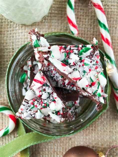 Easy Peppermint Candy Cane Chocolate Bark