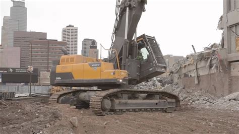 Volvo Demolition Excavator Brings Down Metrodome - YouTube