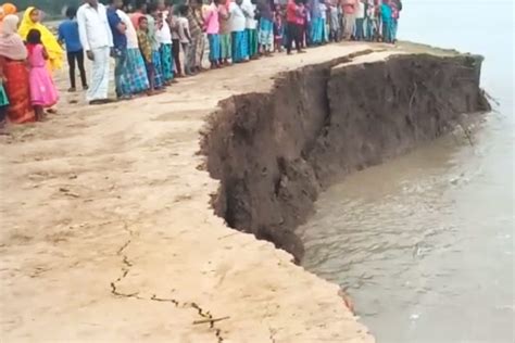 Ganges | Soil erosion due to river Ganges at Shamsherganj of ...