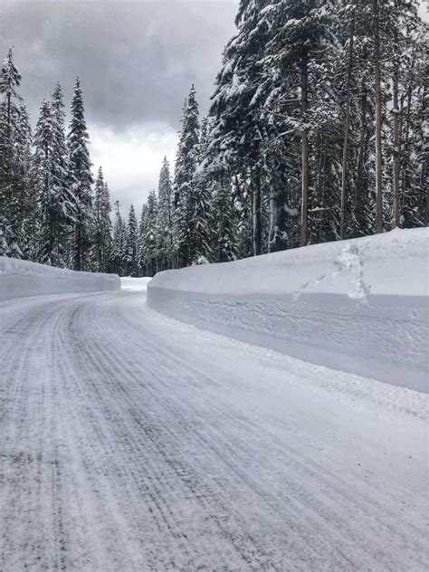 Snowshoeing in Crater Lake National Park – Queen of Adventure