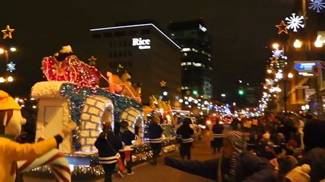 Mr.Claus & Mrs.Claus in Winnipeg Santa Claus Parade 2013 - YouTube