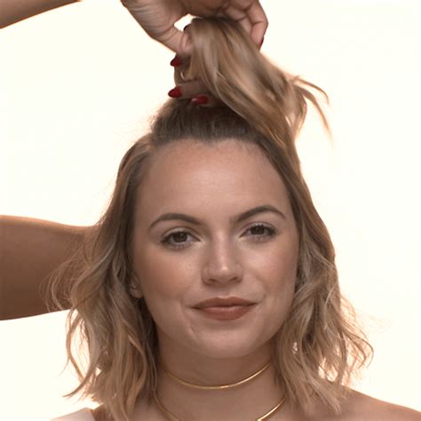 This Rad Half Topknot Is Your Perfect Lazy-Day Style+#refinery29 Short ...