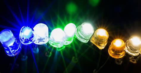 Photoluminescence : fluorescence et phosphorescence, quelle différence ? | Dossier