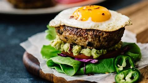 7 Low-Carb Bun Alternatives for Your Burger