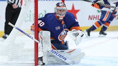 Islanders blank Blackhawks, 3-0, as Semyon Varlamov makes 21 saves