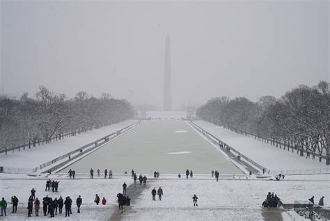 Weather forecasters lean toward slightly snowy winter in Washington, with near-average ...