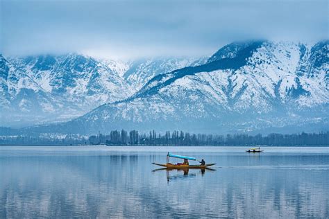 Dal Lake: Exploring Kashmir's Peaceful Paradise - Incredible Asia