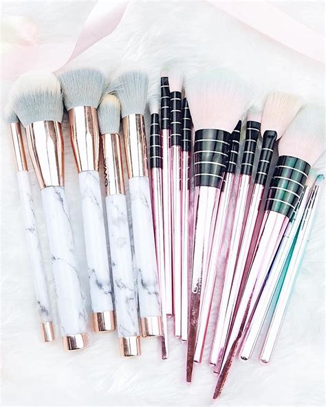 Nothing better than clean makeup brushes! Picture by taylorjaneex. [GWA's Marble Co… | How to ...