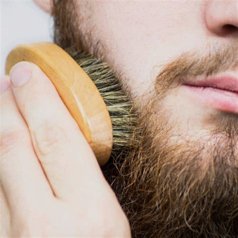 Beard Comb Vs Brush - What's The Difference & When To Use Which One