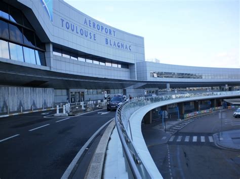 French Cities Say Airport Sale a Ticket to Weakening Paris Power. France