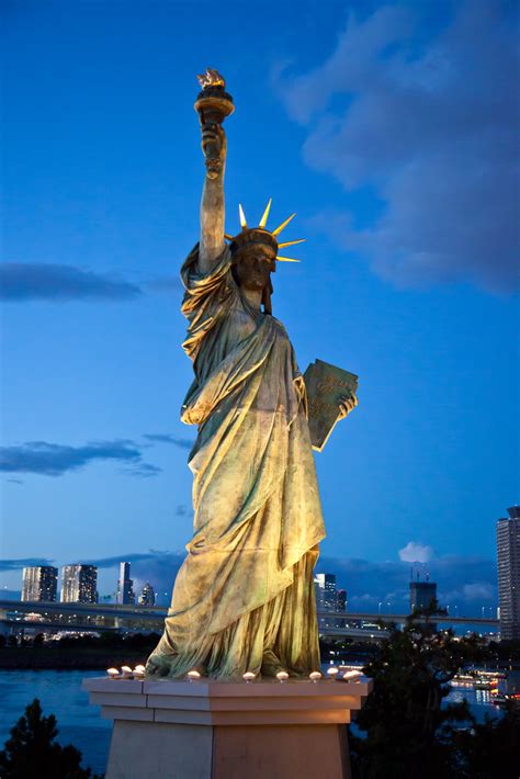 Statue of Liberty at Night | The Statue of Liberty replica i… | Flickr