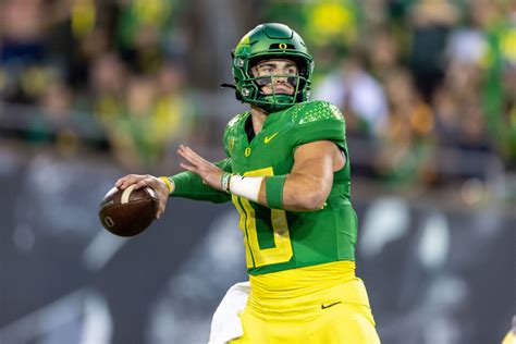 Bo Nix Announces His Return to Oregon Ducks for 2023 Season | Latin ...