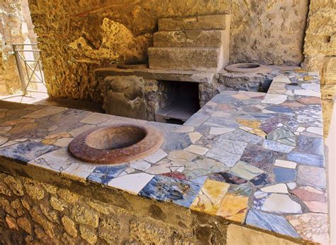 Thermopolium : un "fast food" vieux de 2000 ans exhumé intact à Pompéi - NeozOne