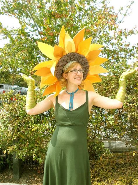 Sunflower Costume | Flower costume diy, Flower costume kids, Flower pot costume