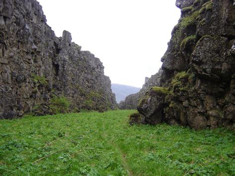 A Rift Runs Through It: Iceland’s Divergence of the Plates ~ Kuriositas