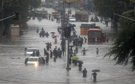 Monsun zaatakował Indie. Bombaj pod wodą - WP Pogoda