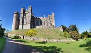 File:Arundel Castle on a Sunny October Day.jpg - Wikimedia Commons