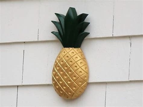 Pineapple Carving Class