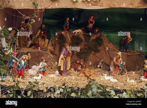 A Christmas Nativity scene in Italy Stock Photo - Alamy