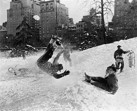 Fascinating Vintage Photos of People Having Fun in Snow-Covered Central ...