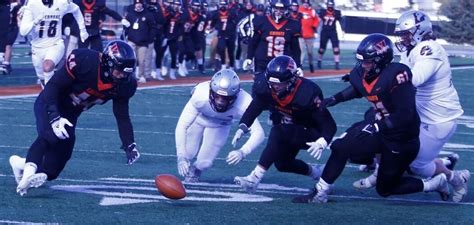 Small college football report: Clasen, Wartburg knock off UWL