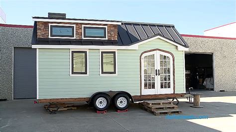 Dallas Couple Builds a Tiny House