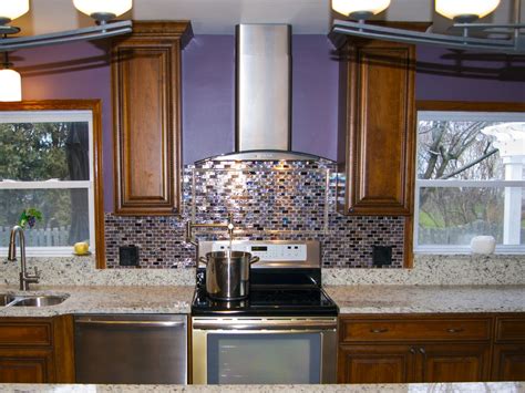 10 Beautiful Kitchens with Purple Walls