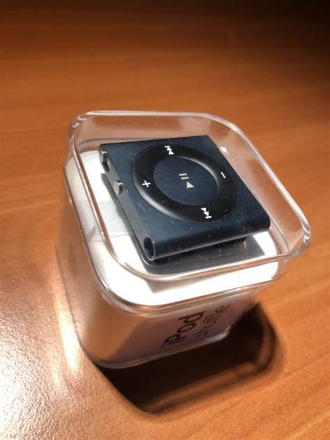 Apple iPod Shuffle (4th gen.) / 2GB / Space Gray