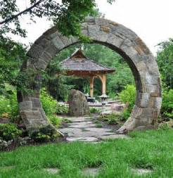 38 Eye-Catching Moon Gate Designs For Your Garden • Insteading