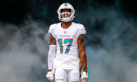 Dolphins’ WR Jaylen Waddle sets franchise record