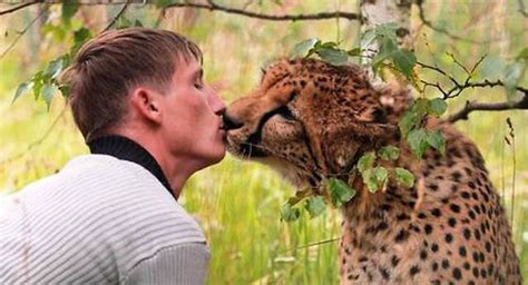 25 Incredible Photos Showing The Friendship Between Humans And Animals | Funzug.com