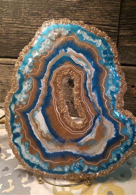 Follow the Frugal Resinista as she teaches how to create a freeform resin geode on a budget ...