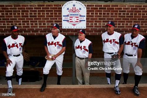 Hall of Fame members from L-R, Ozzie Smith, Brooks Robinson, Earl ...