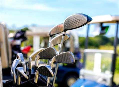 56 Vs. 60 Degree Wedge: How do they differ, and which one to use and when? - golfing sphere