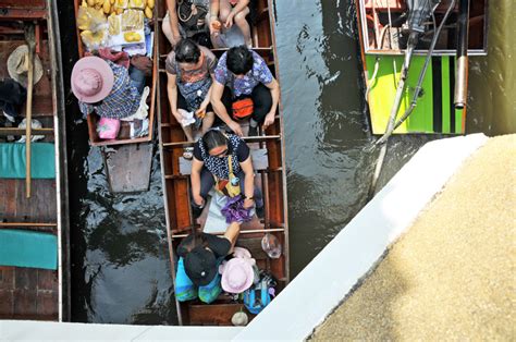 Damnoen Saduak Floating Market