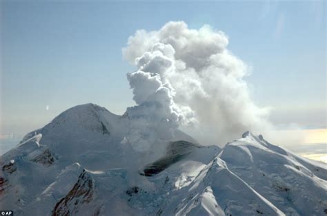 Alaska's Mount Redoubt volcano erupts for first time in 20 years ...