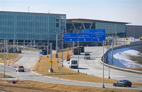 Spring break travelers fill parking garage at KCI’s new terminal ...