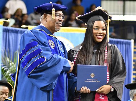 Graduates receive degrees, inspiration at fall commencement ceremony | Southern University and A ...