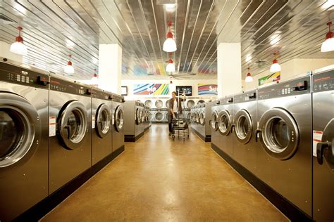 4 Reasons Why Laundromats Go Cashless - Speed Queen Laundry Systems