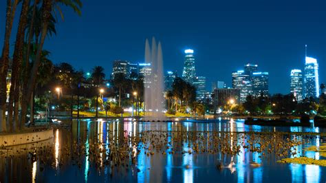 Echo Park lake looks pretty sweet at night. : r/LosAngeles