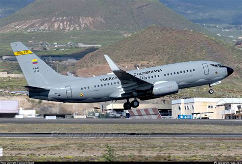 FAC1219 Fuerza Aerea Colombiana Boeing 737-732(WL) Photo by Manuel ...