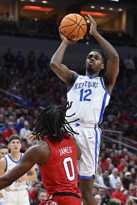 No. 9 Kentucky dispatches rival Louisville with ease | Reuters