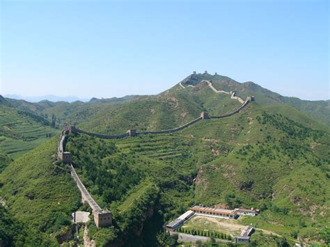 File:Great Wall of China at Simatai 04.JPG - Wikimedia Commons