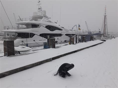 Winter Boating and Powerboat training in the UK can be fun, but cold.