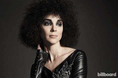 St. Vincentâ€™s Style Evolution: From Indie Darling to Bowie-Esque Trendsetter – Billboard