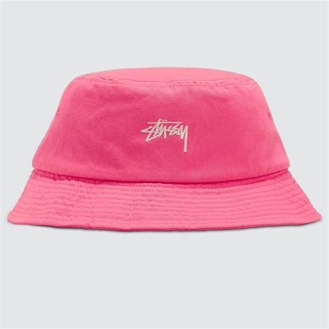 Justin Bieber has a cute, hot pink bucket hat - Esquire Middle East