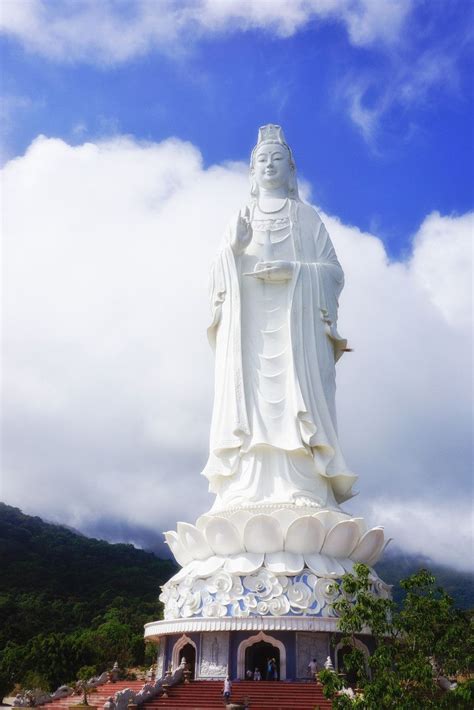 The highest Statue of Avalokitesvara Bodhisattva in Vietnam - Da Nang city | Bodhisattva, Travel ...