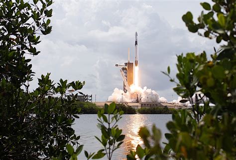 Here Are the Glorious HD Photos of the SpaceX Crew Dragon Launch ...